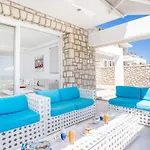 In Rhodes With Infinity Pool & Bbq Καλυθιές