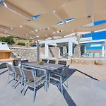 In Rhodes With Infinity Pool & Bbq Καλυθιές
