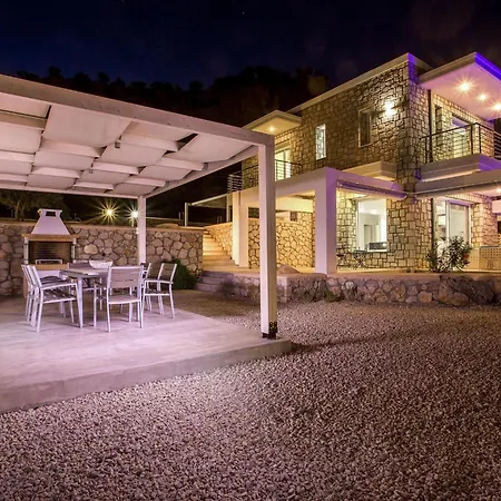 In Rhodes With Infinity Pool & Bbq