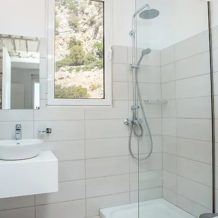 In Rhodes With Infinity Pool & Bbq Willa Kalithies