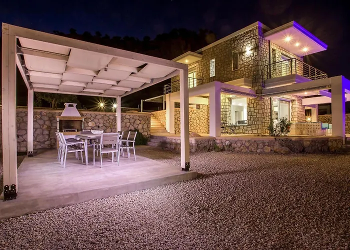 In Rhodes With Infinity Pool & Bbq