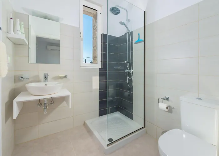 In Rhodes With Infinity Pool & Bbq