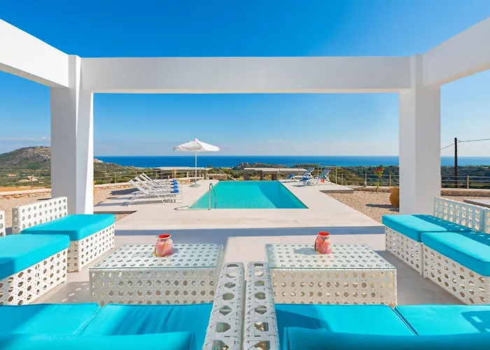 In Rhodes With Infinity Pool & Bbq Вилла