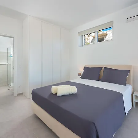 In Rhodes With Infinity Pool & Bbq Villa Kalithies