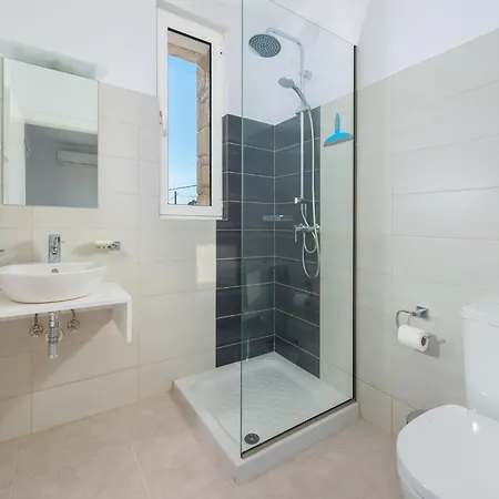 In Rhodes With Infinity Pool & Bbq